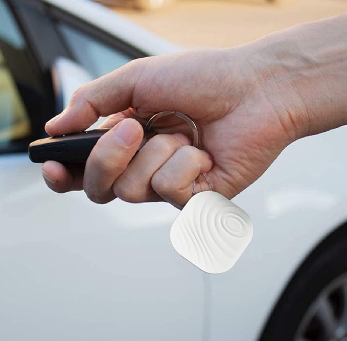 Key Finder, Bluetooth Tracker Item Locator with Key Chain for Keys Pet Wallets or Backpacks and Tablets, Batteries Include -White