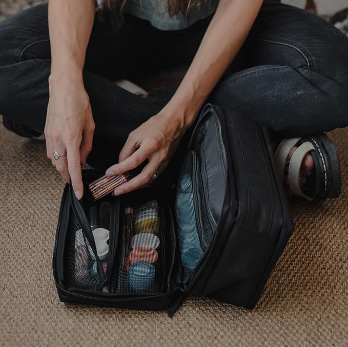 Gravel Hanging Toiletry Bag – Water-Resistant Dopp Kit for Men & Women (Black, Max)