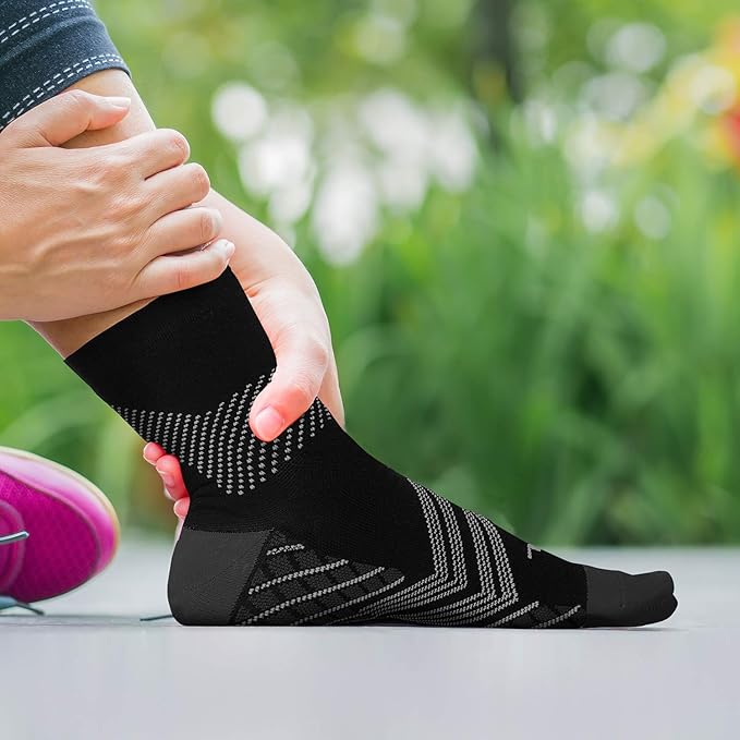 TechWare Pro Plantar Fasciitis Socks – Cushion Ankle Compression Socks Women & Men. Achilles Tendonitis Brace & Arch Support