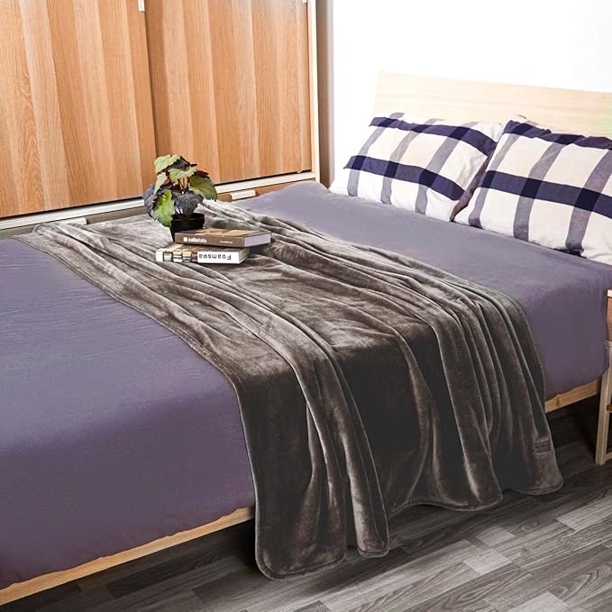 Surii Home Luxury Microfiber Flannel Blanket, Super Soft, Warm, Cozy, Fluffy, and Breathable, Perfect Throws for Bed, Couch, Sofa, for All Season Use. 350GSM King Size 108x90 Inches(Brown)