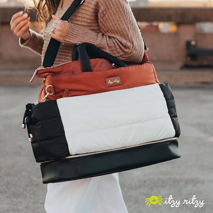 Itzy Ritzy Dream Weekender Travel Bag – Lightweight Overnight Bag with Base Compartment, 12 Pockets, Bottle Holders & Strap