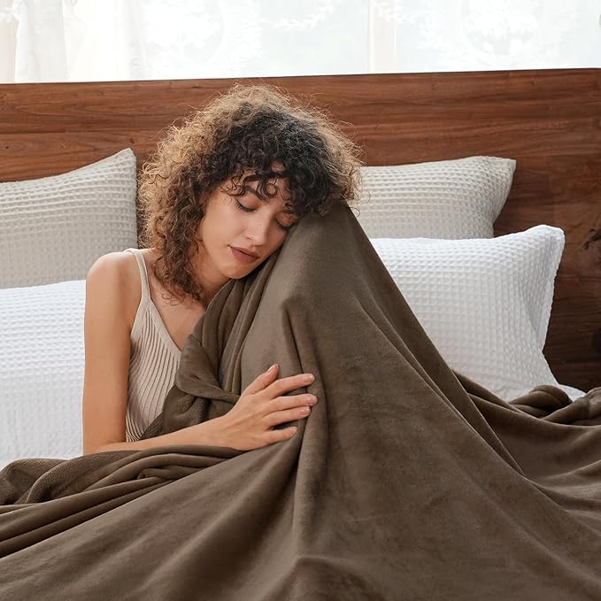 PHF Ultra Soft Fleece Blanket Queen Size, No Shed No Pilling Luxury Plush Cozy 300GSM Lightweight Blanket for Bed, Couch, Chair, Sofa Suitable for All Season, 90" x 90", Cocoa Brown