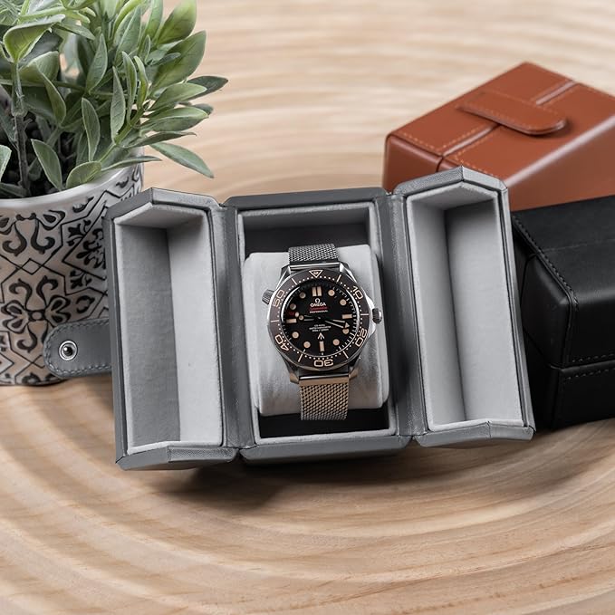 Single Travel Watch Case - Vintage Inspired - Exterior, Soft Microfiber Lining, Fits Up to 42mm Watches - Vegan Leather - Reliable Storage for Home or Travel