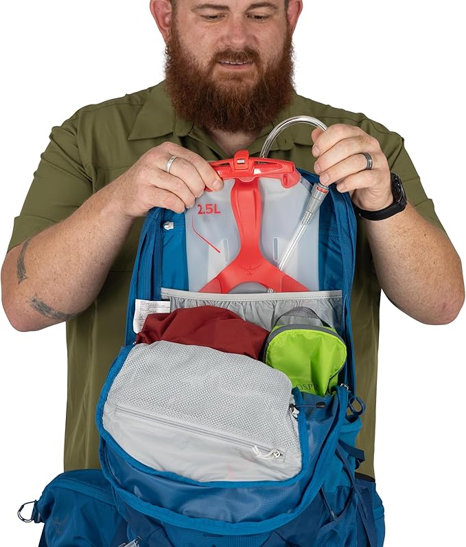 Osprey Talon 22L Men's Lightweight Hiking Backpack with Hipbelt, Green Canopy/Pine Leaf, Extended Fit