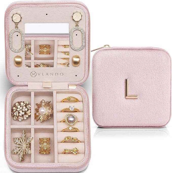 Vlando Travel Jewelry Case for Women Girls, L Initial Travel Jewelry Case, Personalized Mini Jewelry Box, Birthday Gifts for Women Mom Grandma - Letter L, Pink