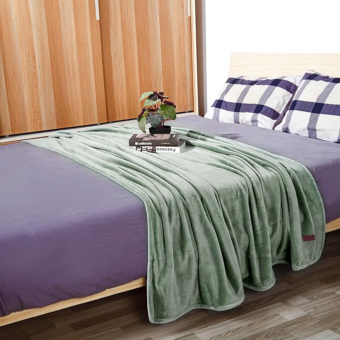 Surii Home Luxury Microfiber Flannel Blanket, Super Soft, Warm, Cozy, Fluffy, and Breathable, Perfect Throws for Bed, Couch, Sofa, for All Season Use. 350GSM Travel Size 50x60 Inches (Oliver Green)