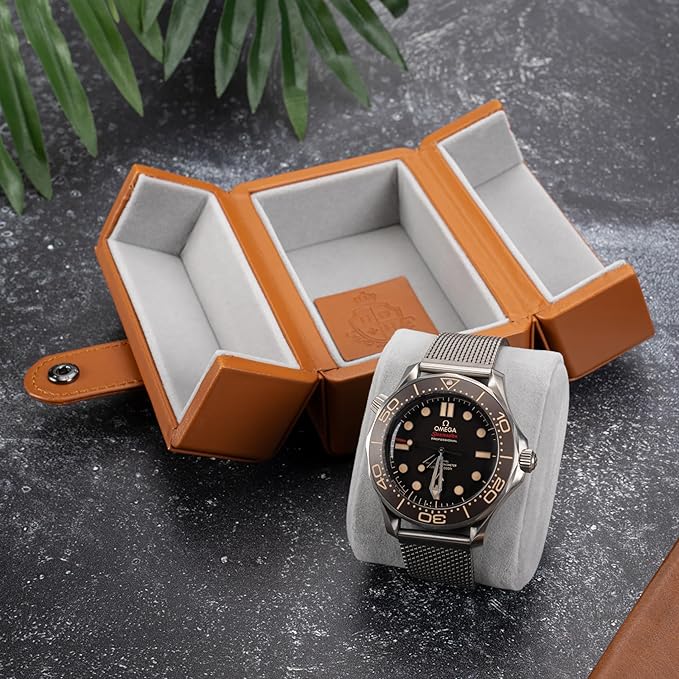 Single Travel Watch Case - Vintage Inspired - Exterior, Soft Microfiber Lining, Fits Up to 42mm Watches - Vegan Leather - Reliable Storage for Home or Travel